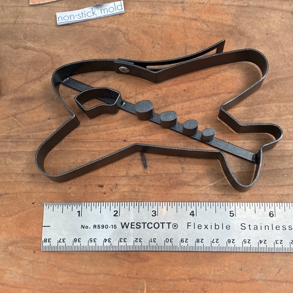 Pancake Airplane Non-Stick Mold, Metal - Picture 6 of 9